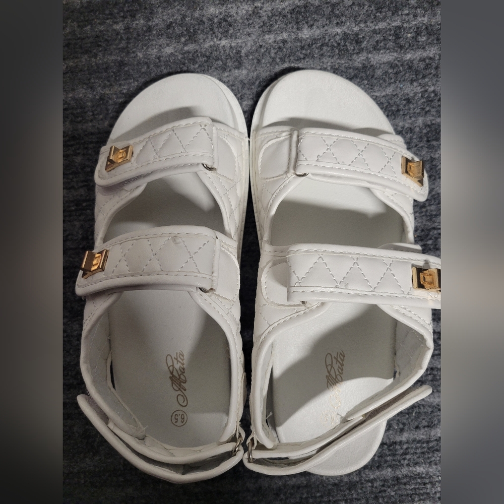 Womens white quilted sandals 6.5